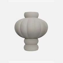 mariella-louise-roe-balloon-vase-03-sanded-grey
